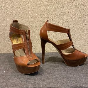 Michael Kors Berkeley t-strap platform size 8